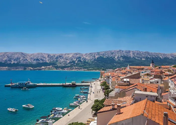 Amazing In With Swimming Pool