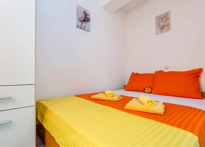 Amazing In With Swimming Pool Apartment *