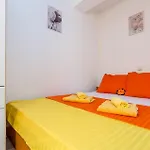 1 Bedroom Stunning In Apartment *