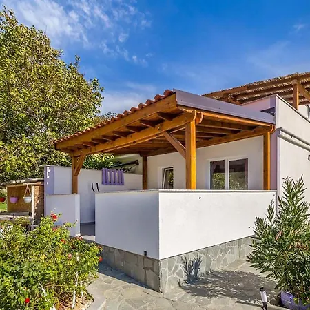 1 Bedroom Stunning In *
